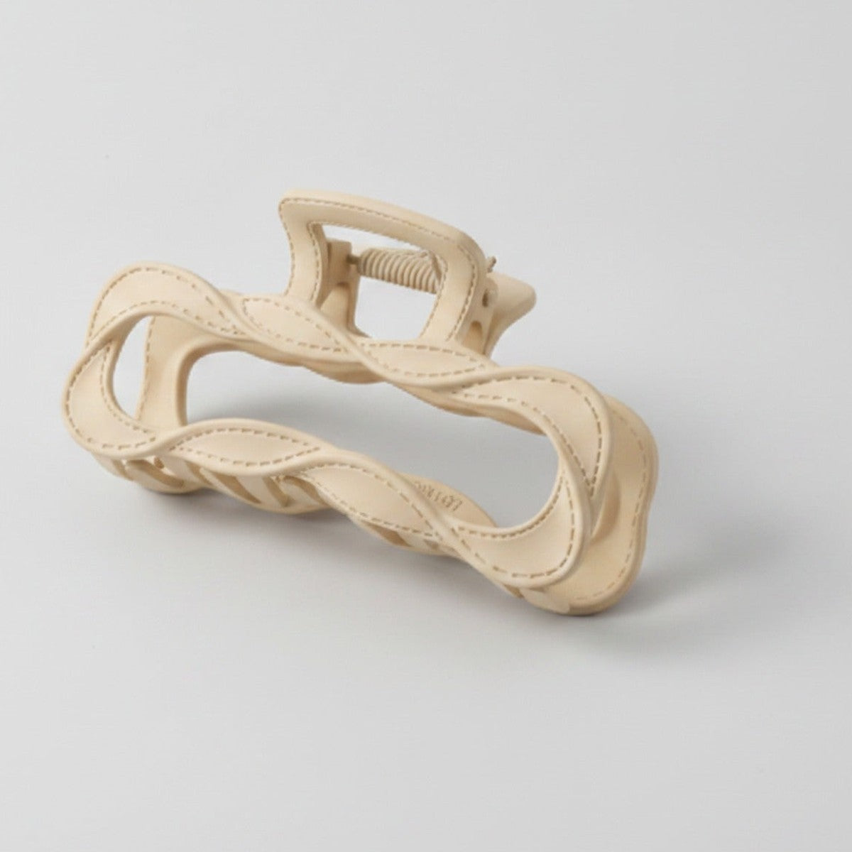 Wavy Claw Hair Clip with Textured Grip - 9.7cm – hair accessories (view 1)