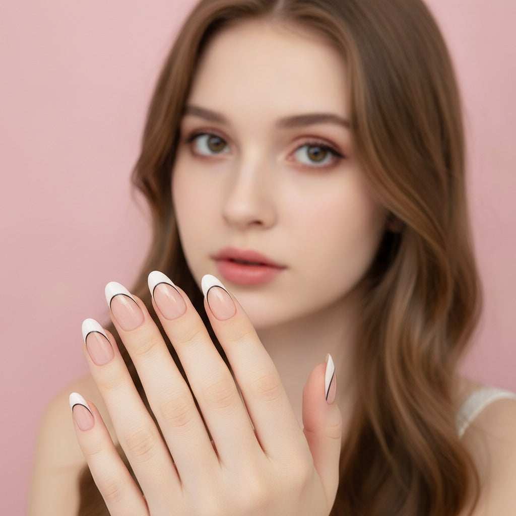 Chic Oval Press-On Nails Set - Nude & Black Outline