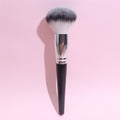 Single large blush and powder brush - White