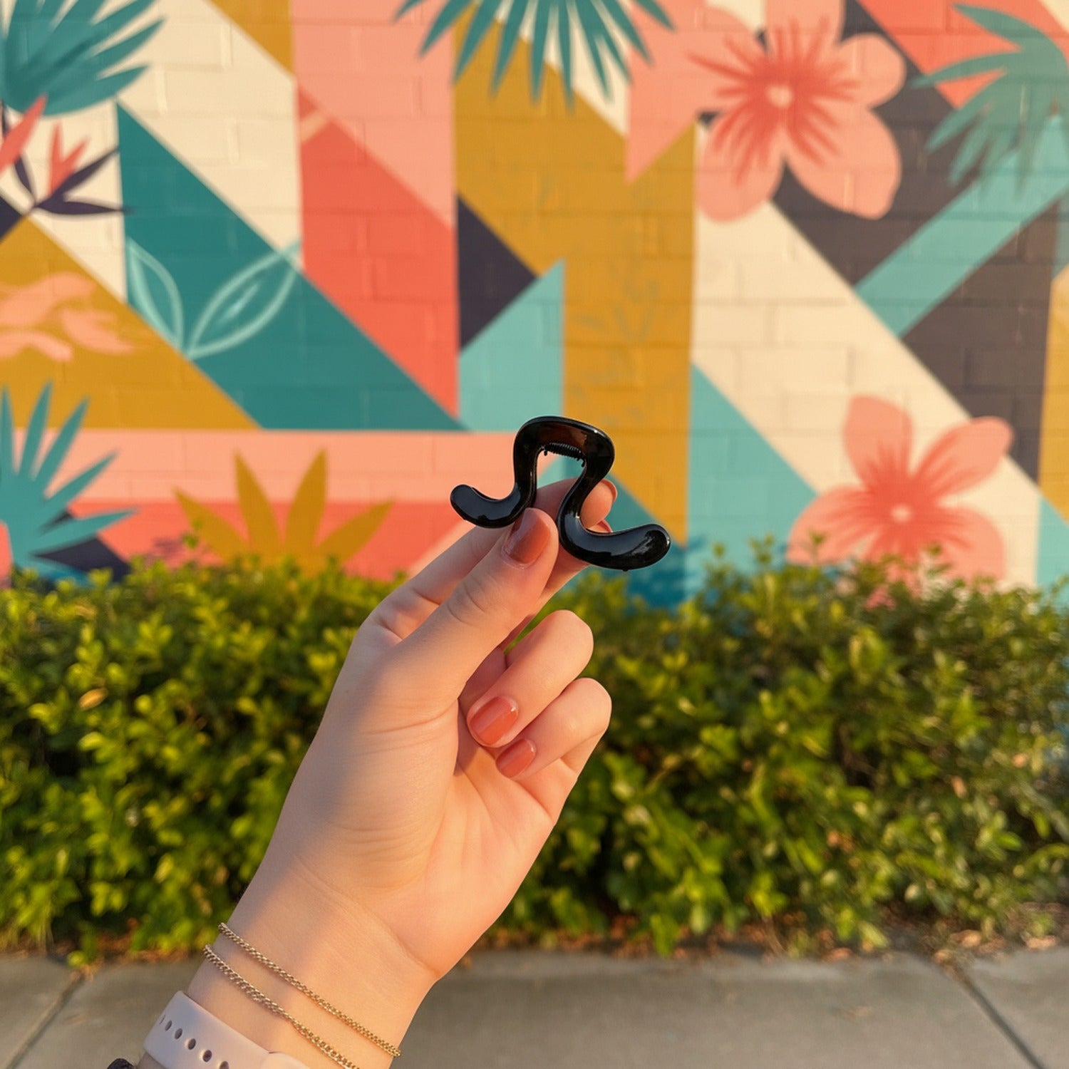 Black Curved Minimalist Hair Claw Clip