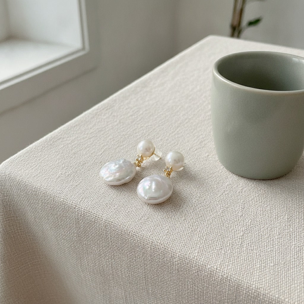 Pearl Twisted Frame Stud Earring - Type 2
