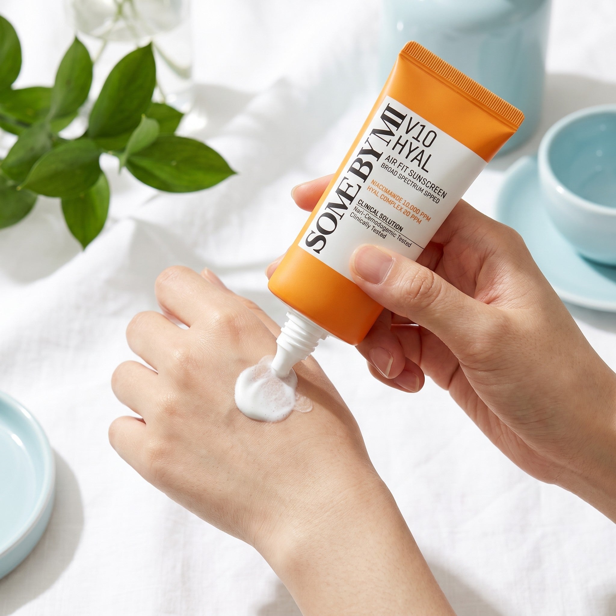 V10 HYAL AIR FIT SUNSCREEN