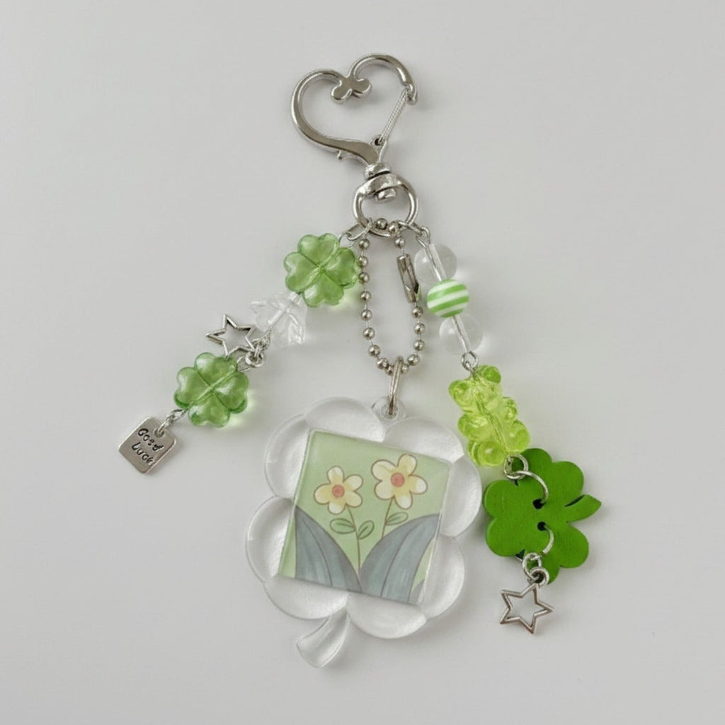 Flower Acrylic Keyring With Clover Charm Beads – novelty & toys (view 1)
