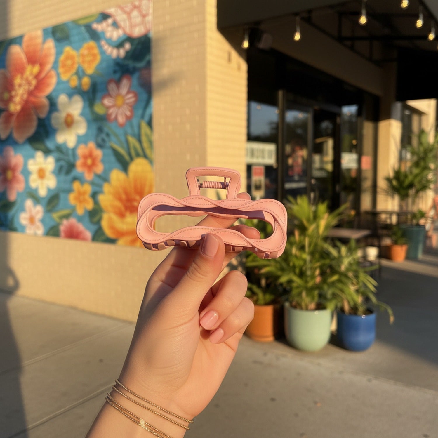 Pink Wavy Claw Hair Clip with Textured Grip