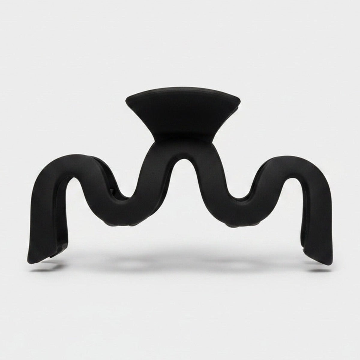Black Wavy Hair Claw Clip – hair accessories (view 1)