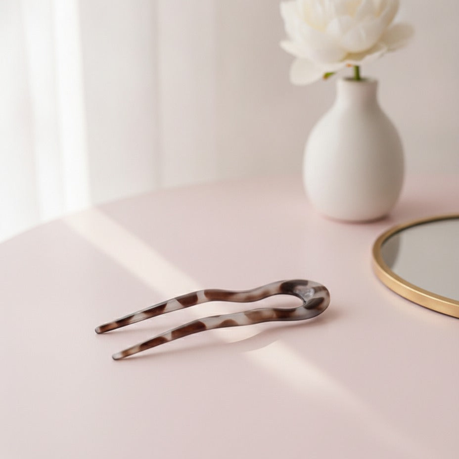 Curved Minimalist Hair Claw - Gray Leopard