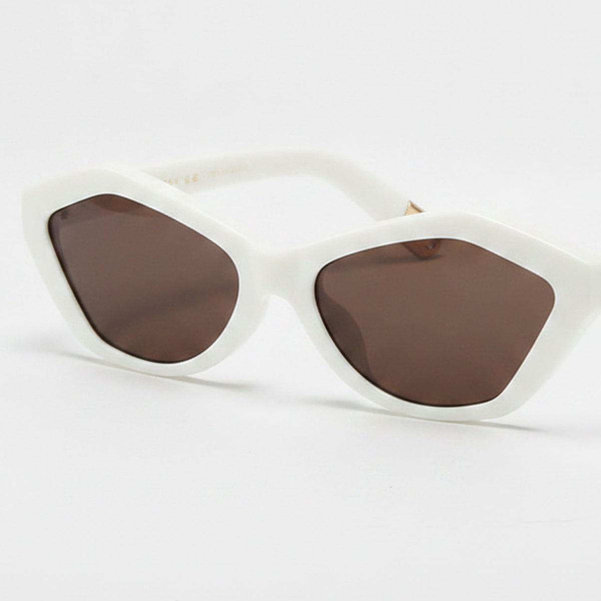 Cream Cat Eye Sunglasses With Gold Accents – eyewear (view 1)