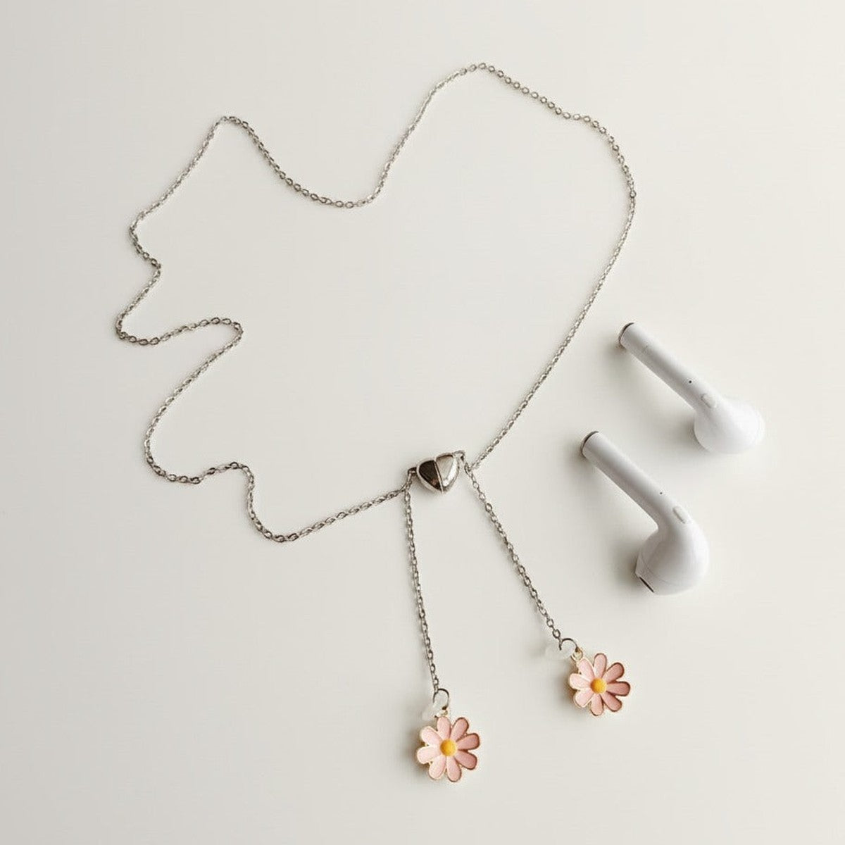 Magnetic Daisy Earbud Anti-Loss Chain – tech (view 1)