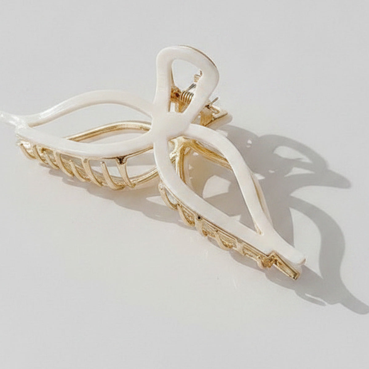 Blush Bow Hair Claw Clip - Pearl White 11.5cm – hair accessories (view 1)