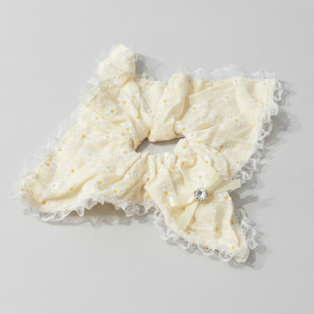Daisy Lace Ruffle Hair Scrunchie Cream – hair accessories (view 1)