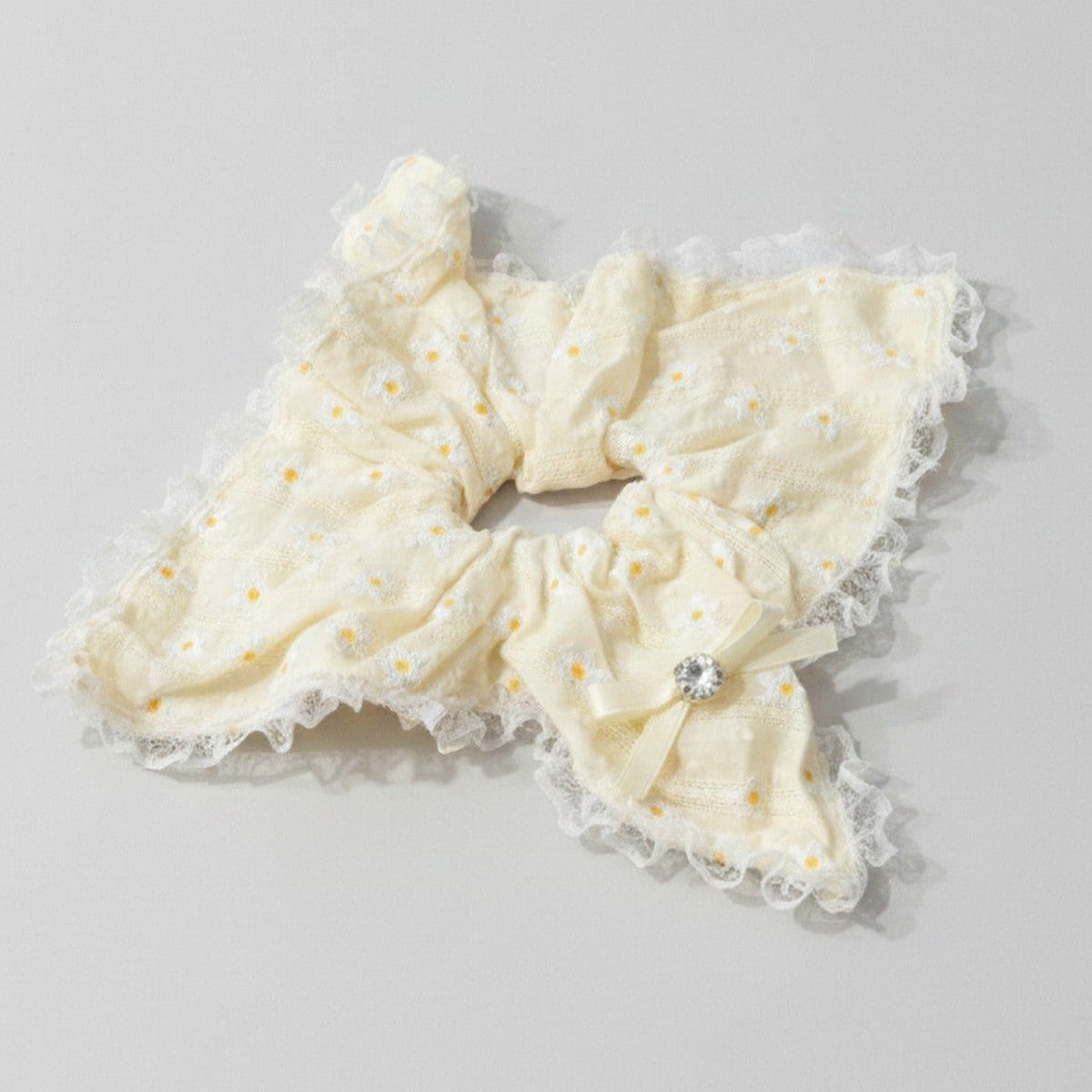 Daisy Lace Ruffle Hair Scrunchie Cream – hair accessories (view 1)