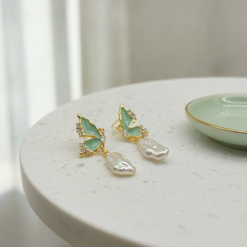 Baroque Pearl Drop Earrings - Gold Pearl