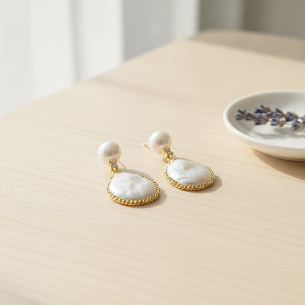 Pearl Twisted Frame Stud Earring - Type 5