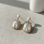 Pearl Twisted Frame Stud Earring - Type 3
