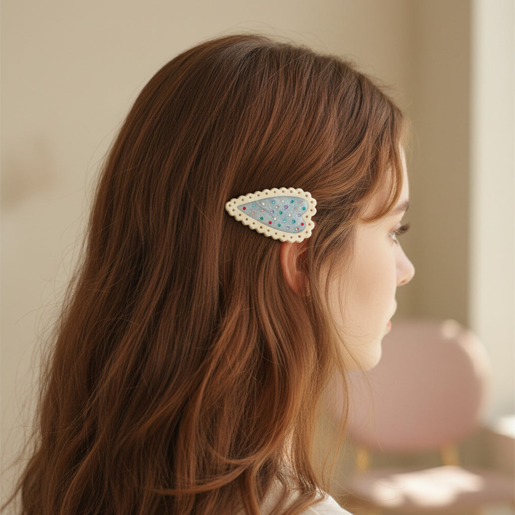 Scalloped Rhinestone Heart Hair Clip