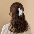 Blue Pearl Claw Hair Clip – hair accessories (view 2)
