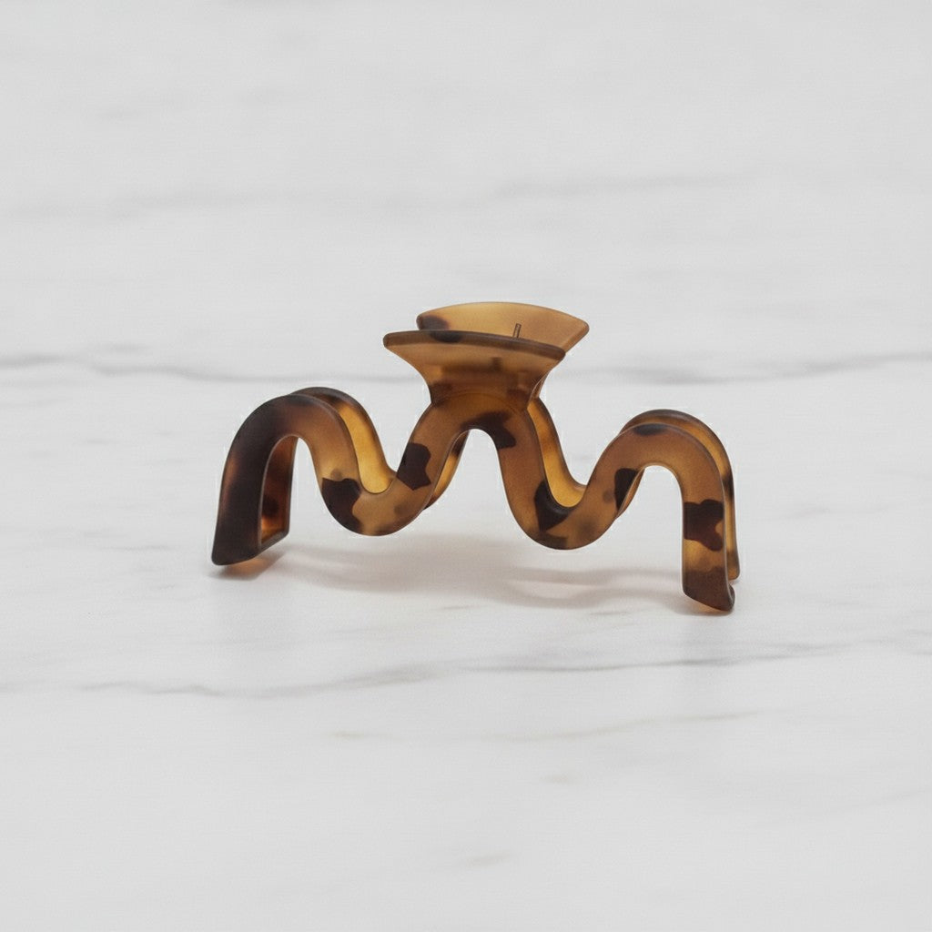 Tortoiseshell Brown Hair Claw Clip – hair accessories (view 3)