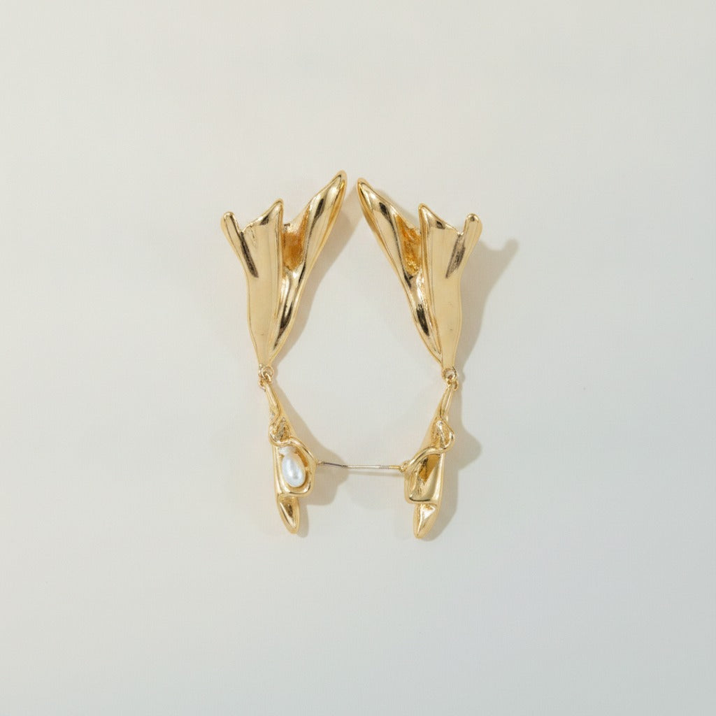 Sculptural Pearl Dangle Earrings – jewelry (view 1)