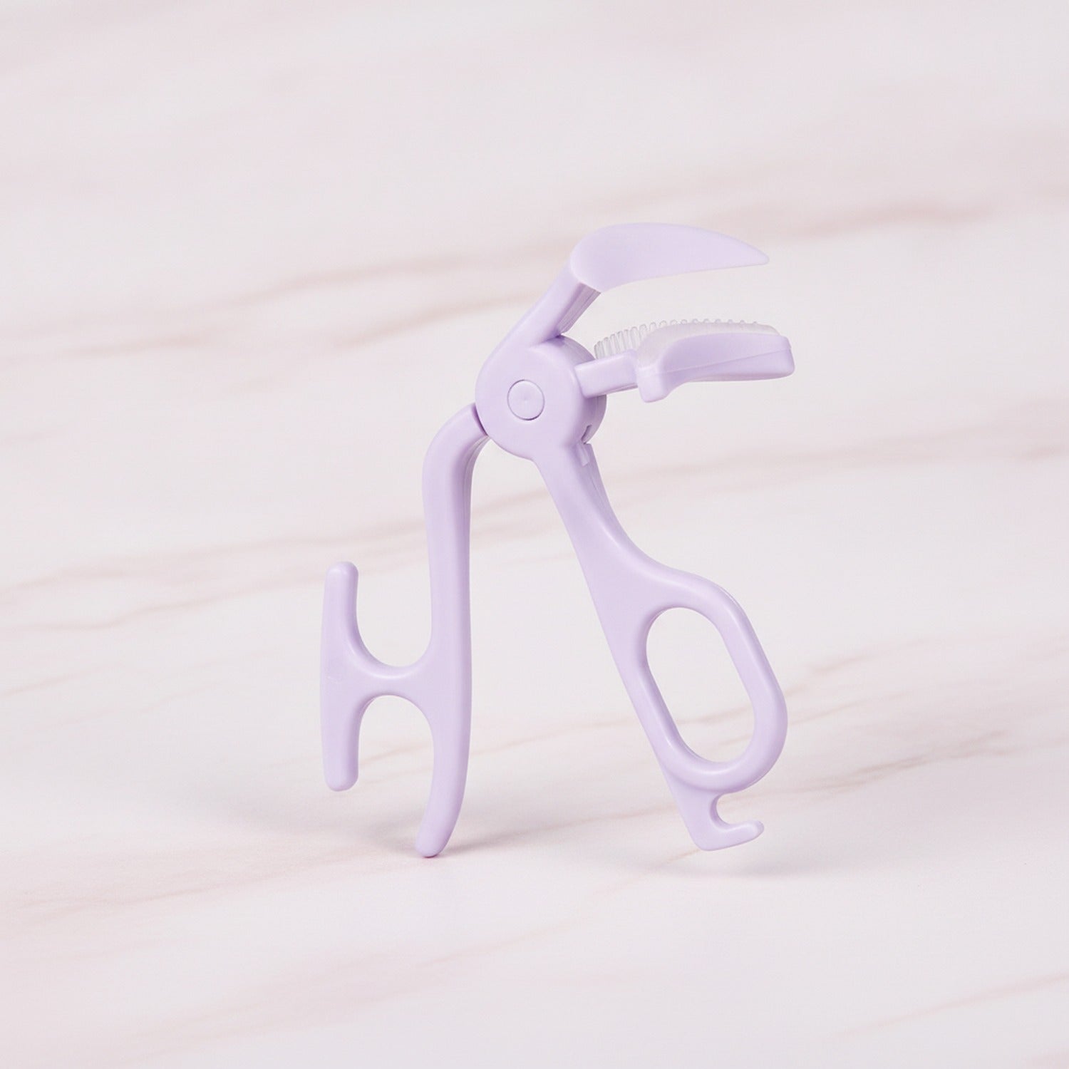 Lavender Eyelash Curler With Serrated Pads