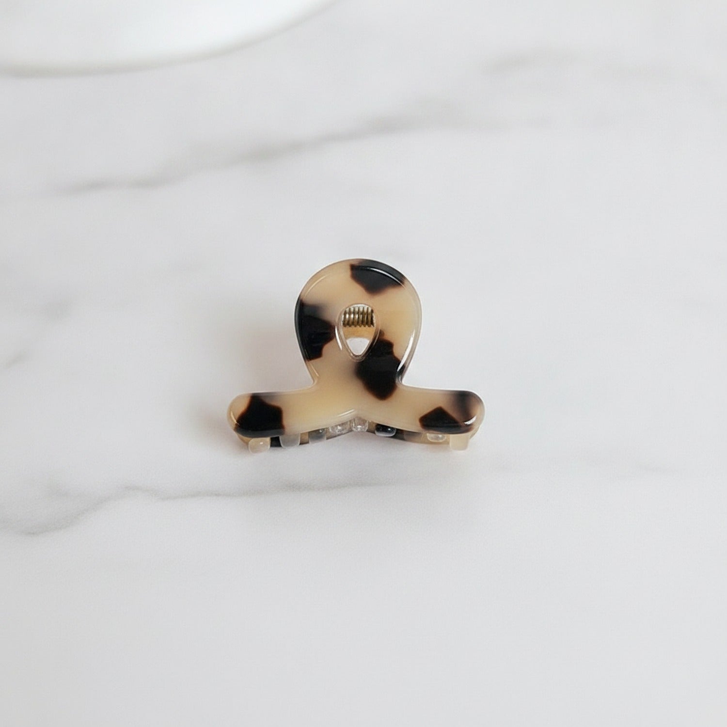 Translucent Jade Flower Hair Claw Clip - Tortoiseshell 3cm