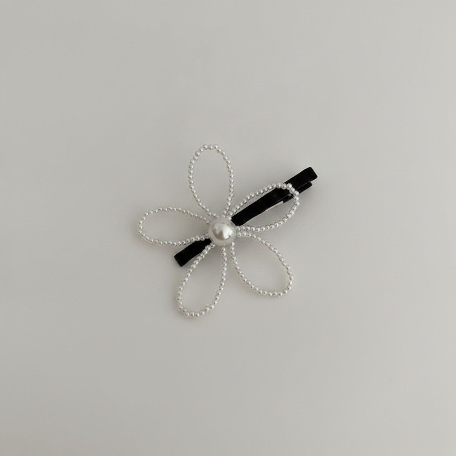 Pearl Beaded Bow Hair Clip Black
