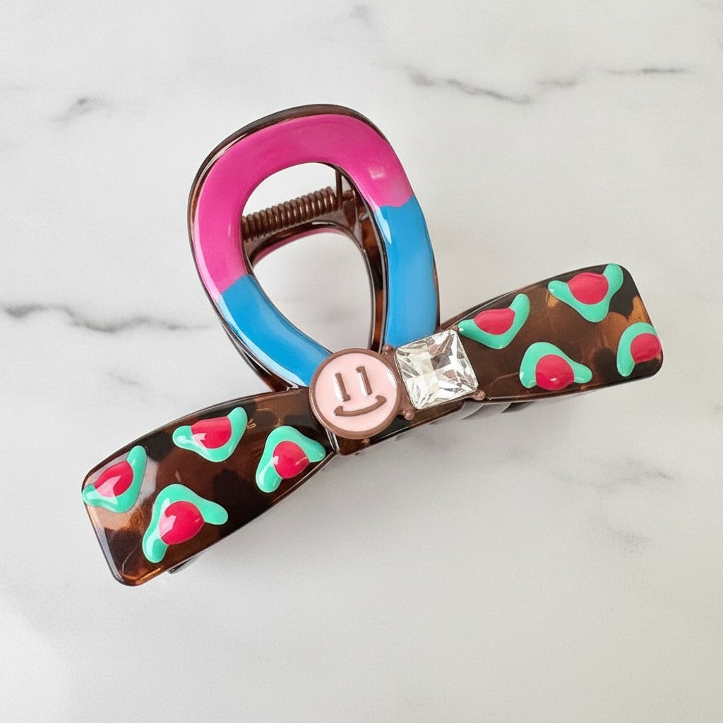 Tortoiseshell Heart Claw Clip With Rhinestone Charm – hair accessories (view 3)