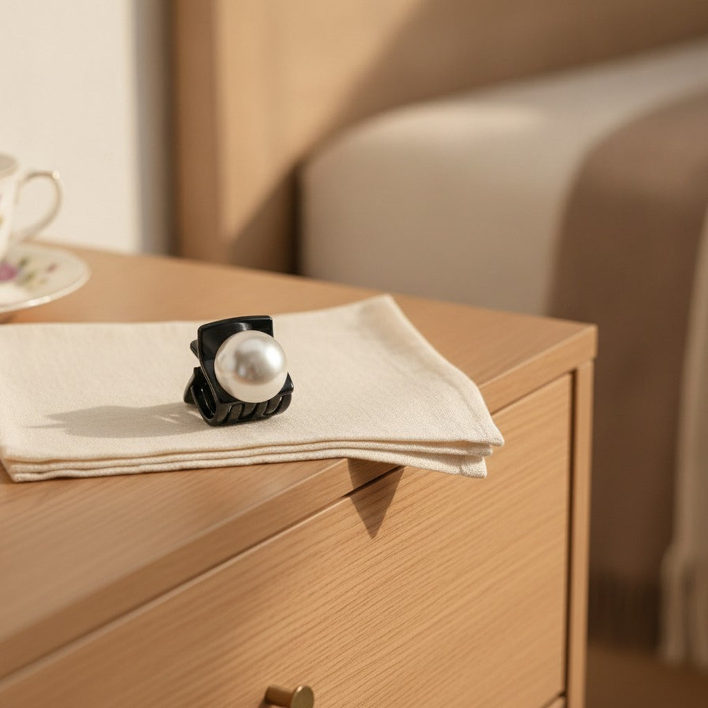 Mini Pearl Hair Claw Clip – hair accessories (view 2)