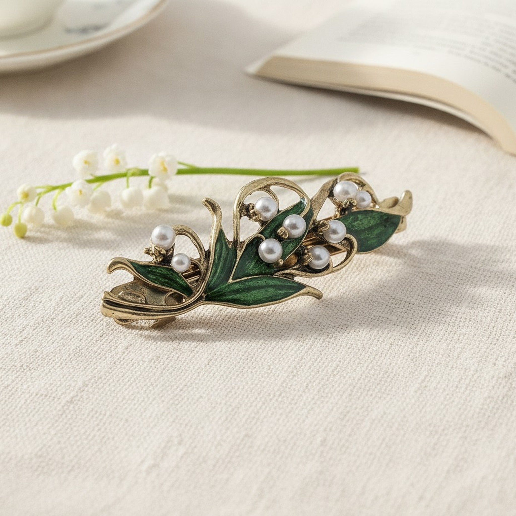 Vintage Style Leaf Pearl Hair Barrette – hair accessories (view 2)