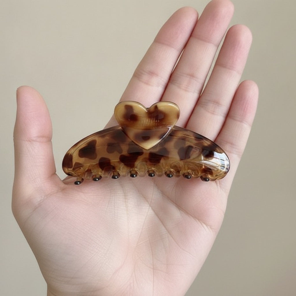 Tortoise Shell Heart Design Hair Claw Clip – hair accessories (view 3)