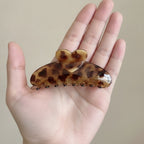 Tortoise Shell Heart Design Hair Claw Clip – hair accessories (view 3)