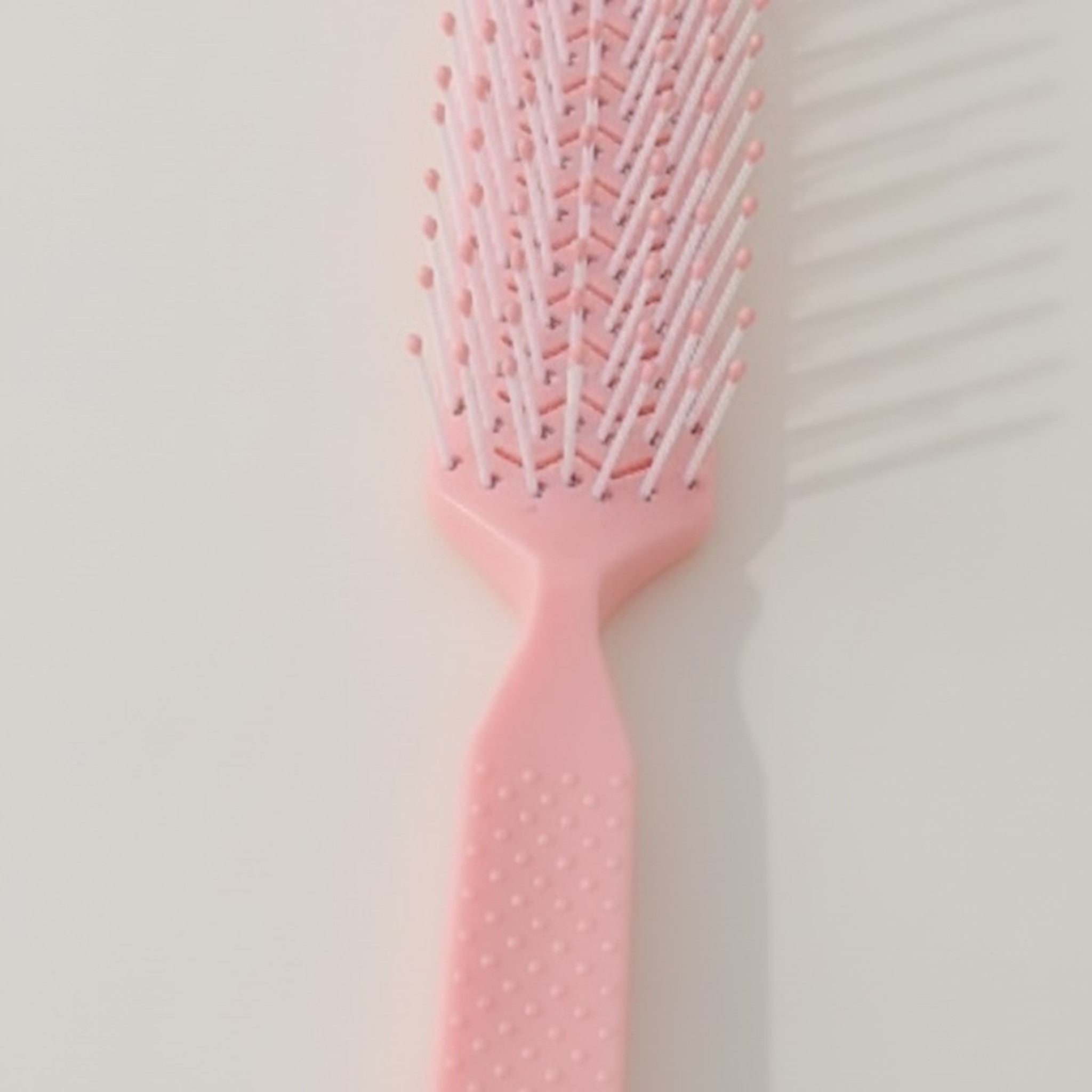 Curved Vent Hair Detangling Brush – Korean beauty tool (view 2)