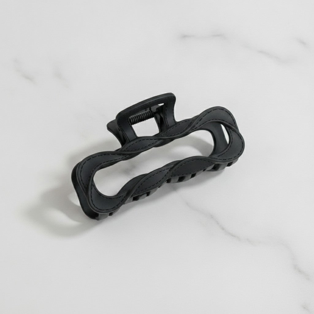 Wavy Claw Hair Clip with Textured Grip - Black 9.7cm