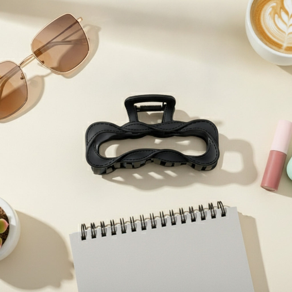 Wavy Claw Hair Clip with Textured Grip - Black 9.7cm – hair accessories (view 2)