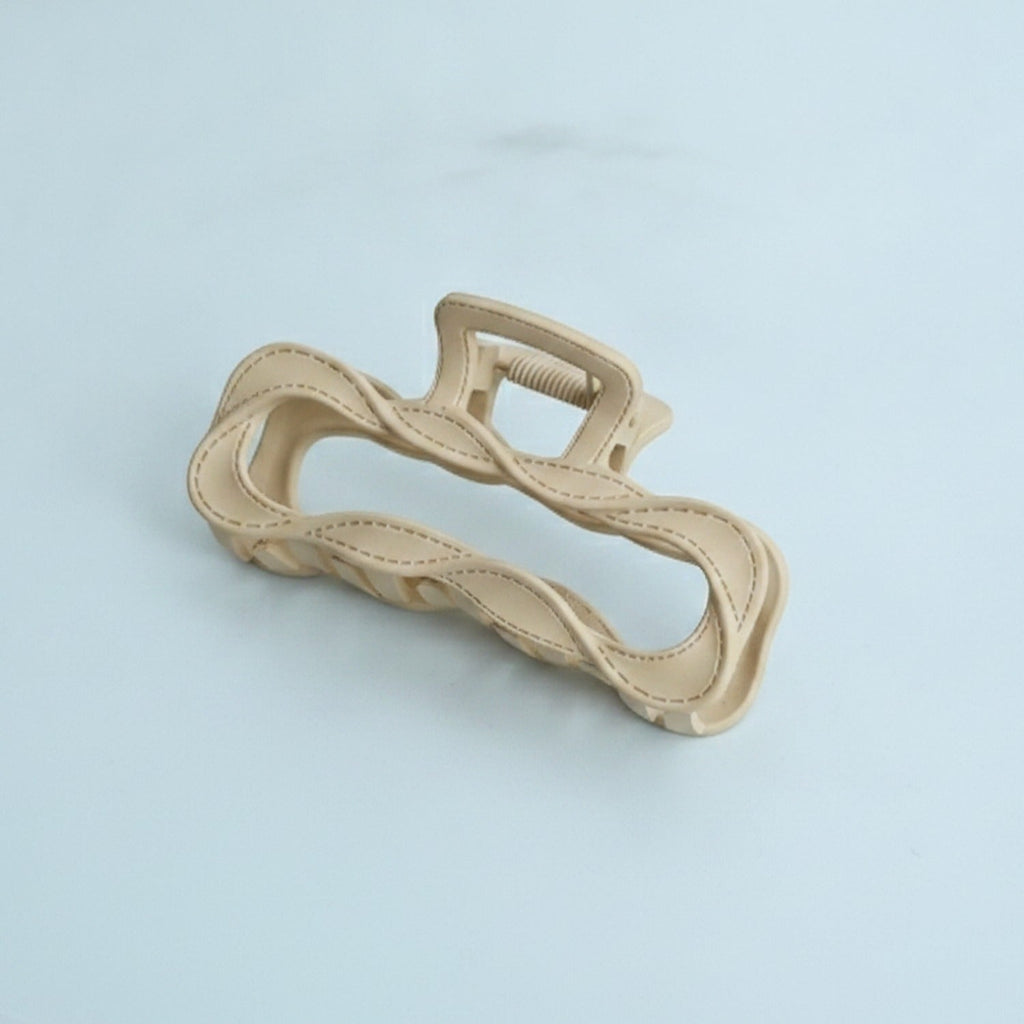 Wavy Claw Hair Clip with Textured Grip - 9.7cm