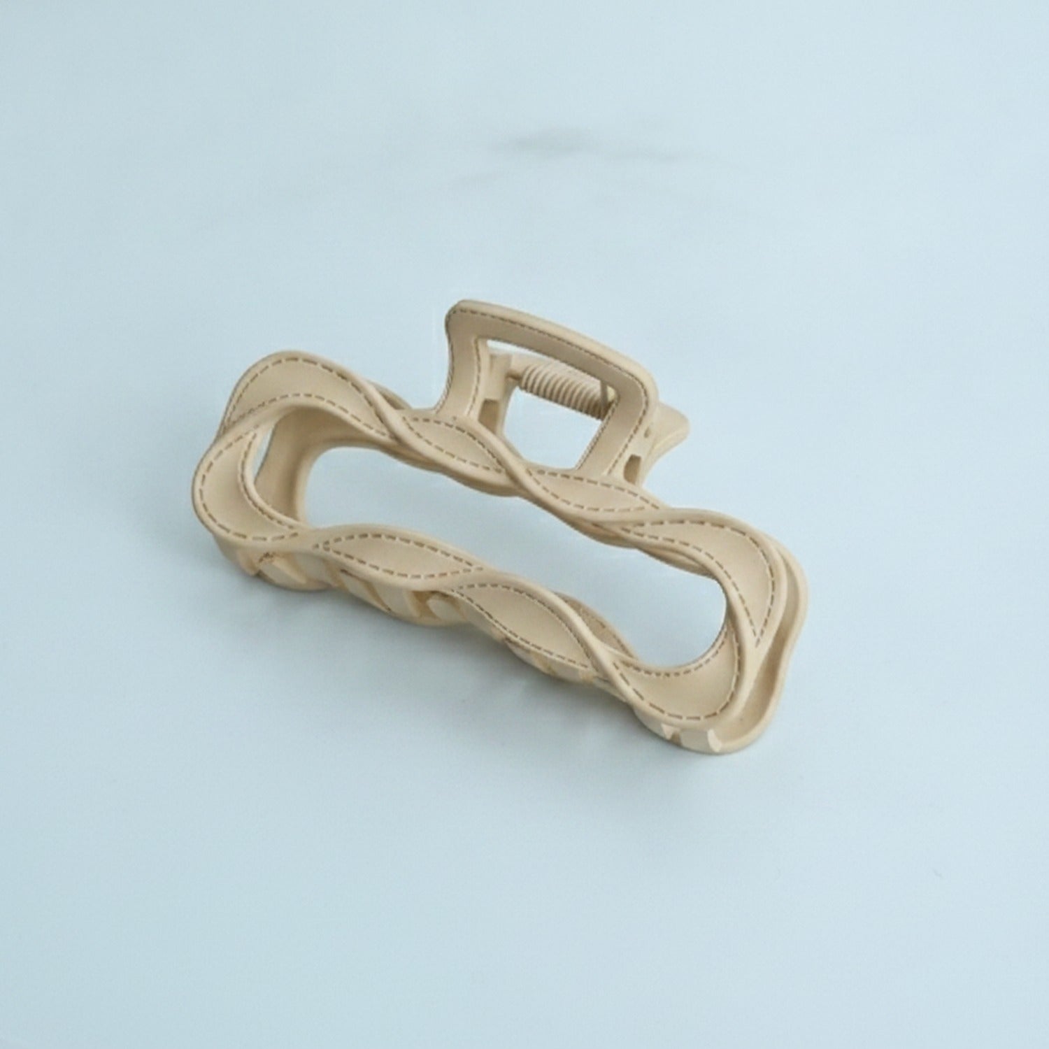 Wavy Claw Hair Clip with Textured Grip - 9.7cm
