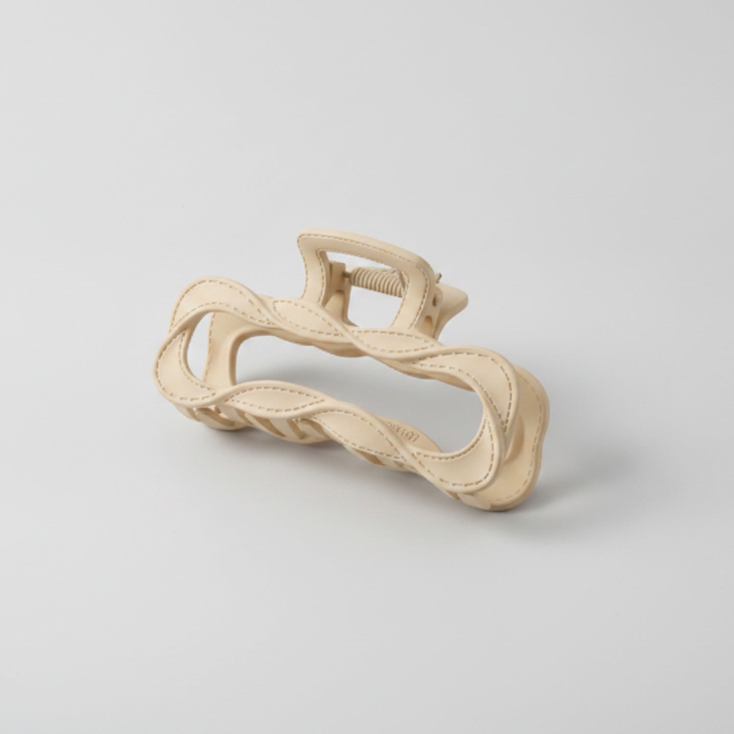 Wavy Claw Hair Clip with Textured Grip - 9.7cm