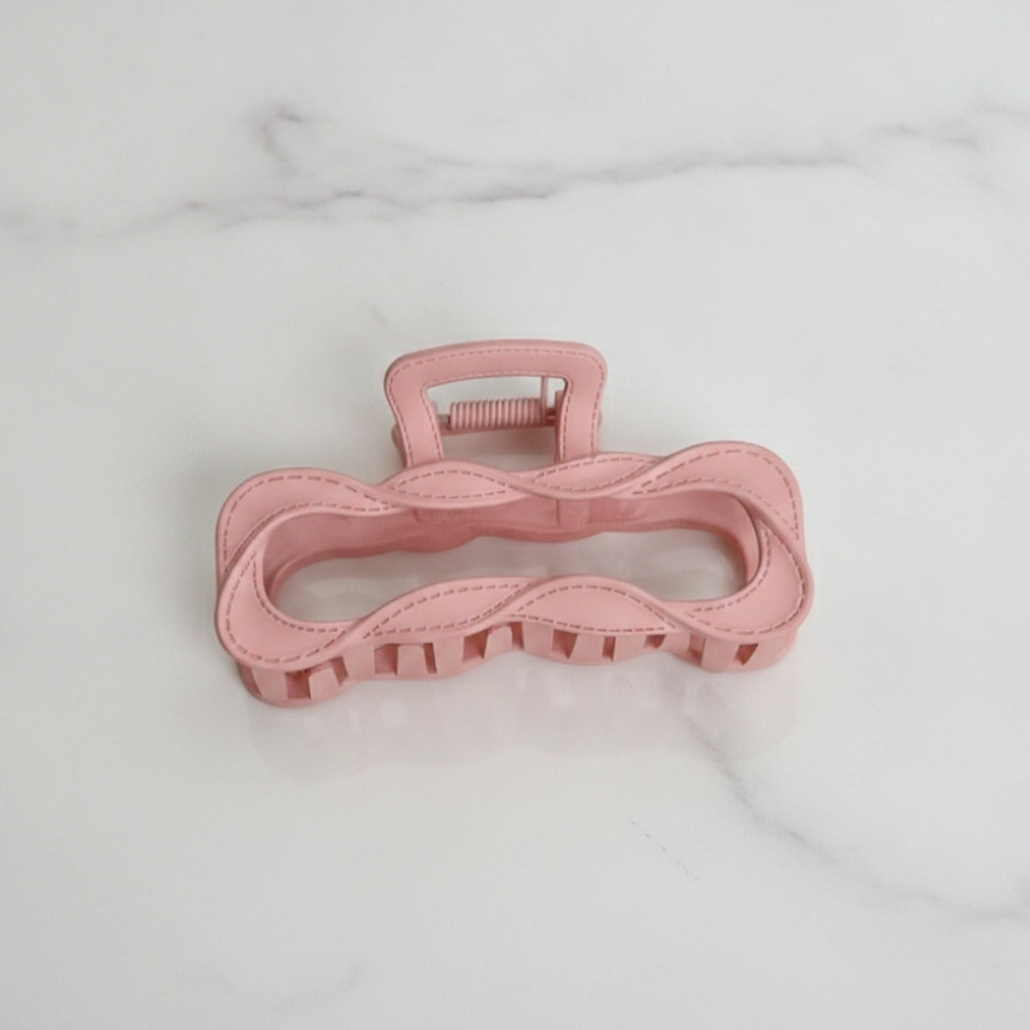 Wavy Claw Hair Clip with Textured Grip - Pink 9.7cm