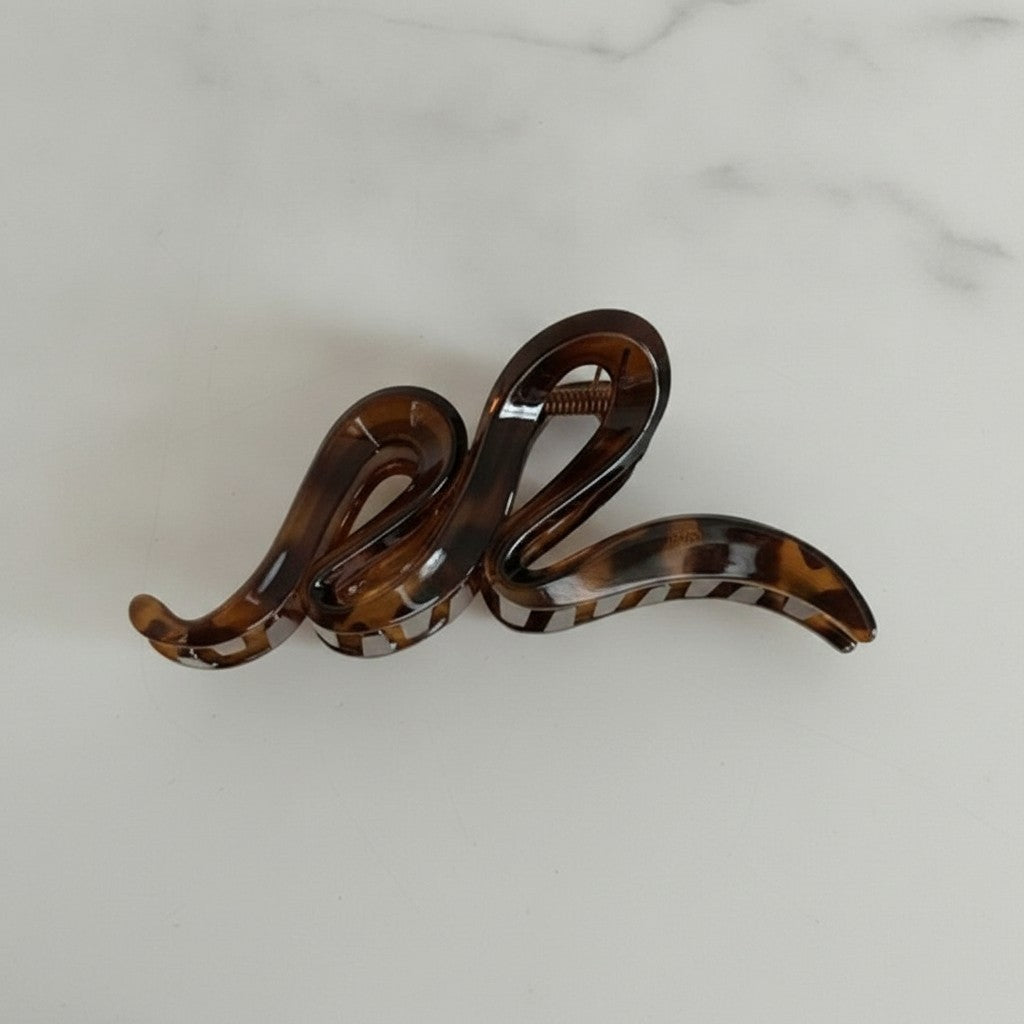 Tortoiseshell Brown Hair Claw Clip – hair accessories (view 3)
