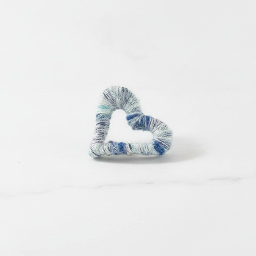 Textured Heart Hair Claw - White & Blue – hair accessories (view 3)