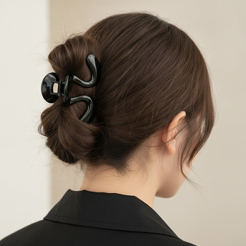 Black Curved Minimalist Hair Claw Clip – hair accessories (view 2)