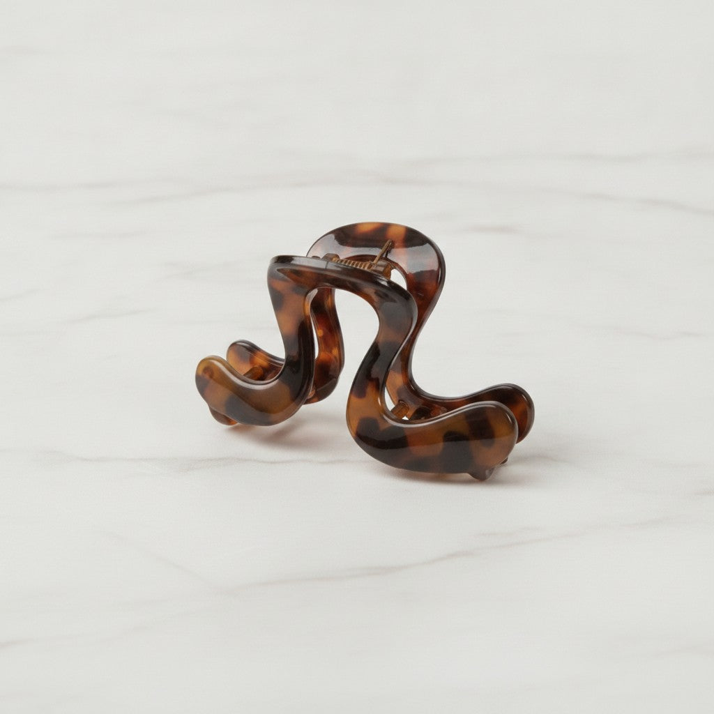 Tortoiseshell Brown Hair Claw Clip – hair accessories (view 3)