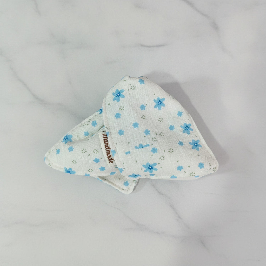 Blue Floral Fabric Hair Claw Clip – hair accessories (view 2)