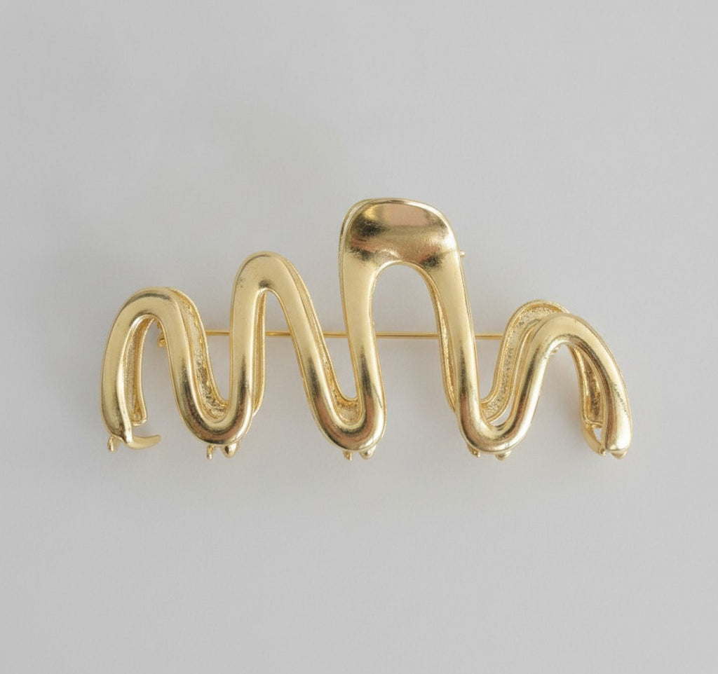 Gold Wavy Hair Claw Clip – hair accessories (view 1)
