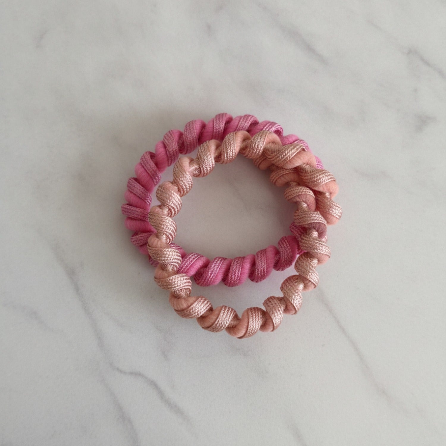 Textured Ruched Scrunchie Set In Mauve Pink