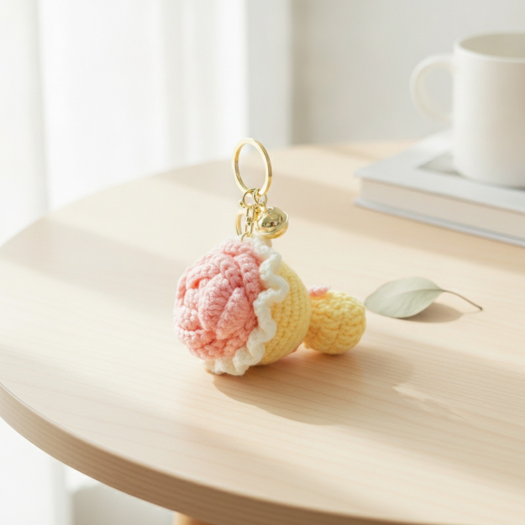 Crocheted floral keychain - Type 4 – novelty & toys (view 2)