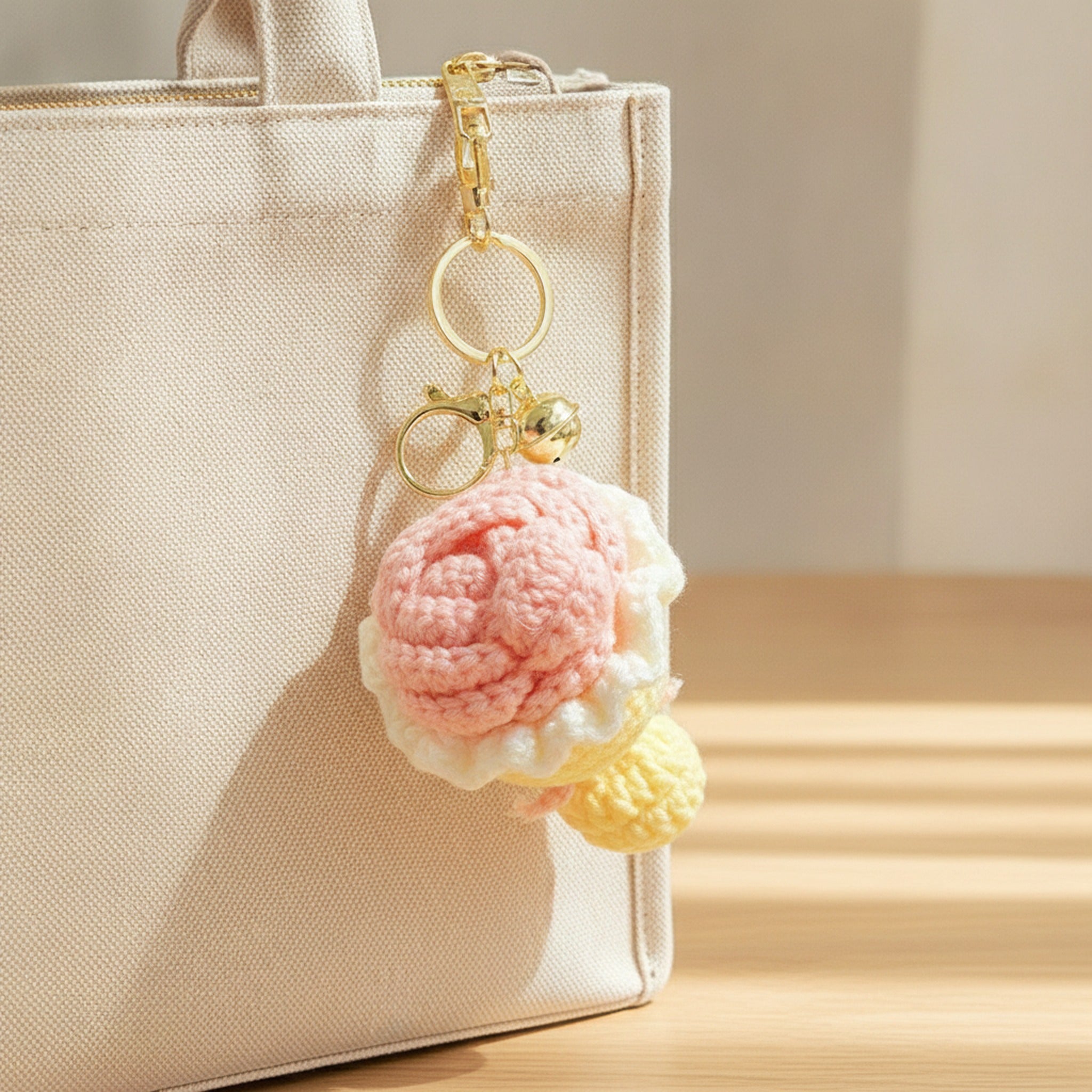 Crocheted floral keychain - Type 4 – novelty & toys (view 3)