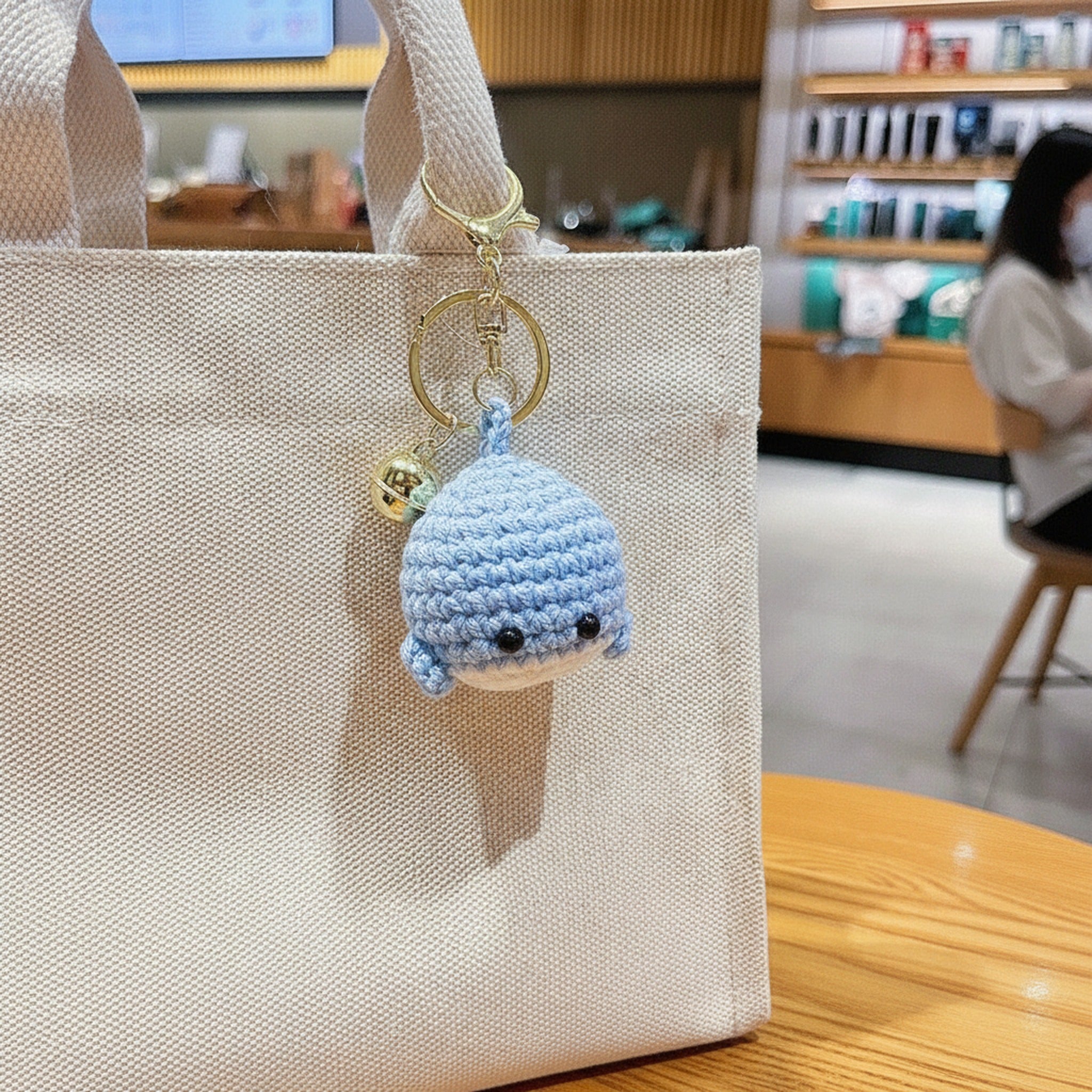 Crocheted whale keychain - Blue – novelty & toys (view 3)