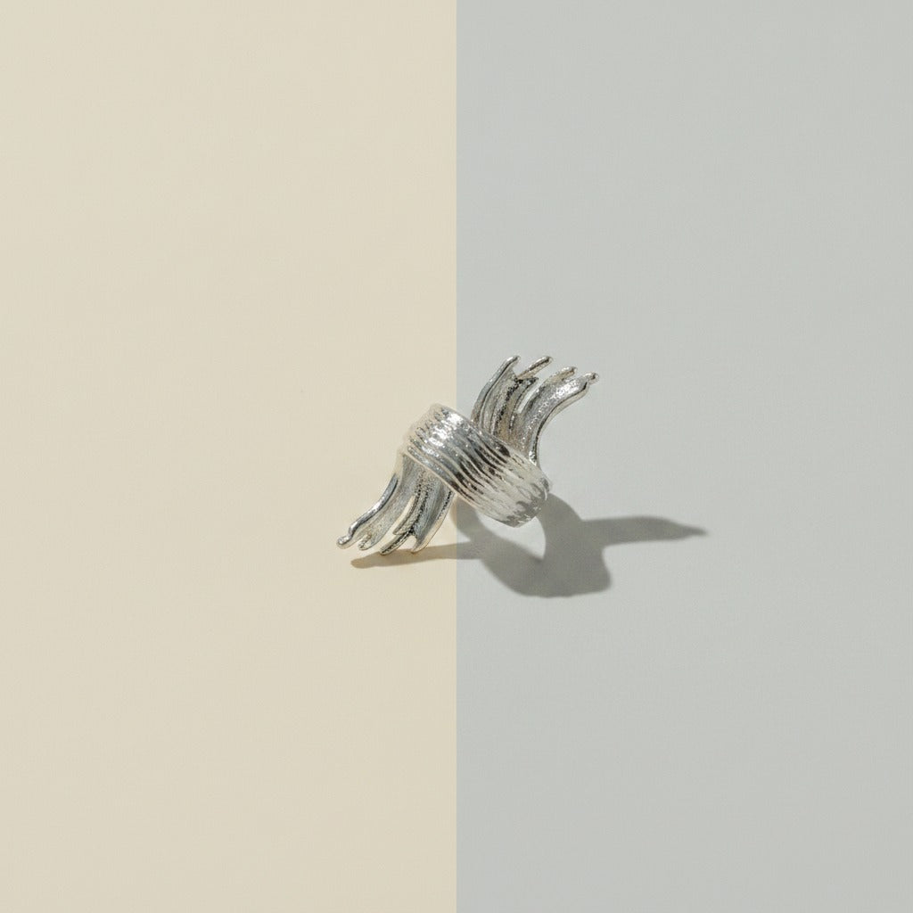 Chic Wavy Intertwined Ring – jewelry (view 1)