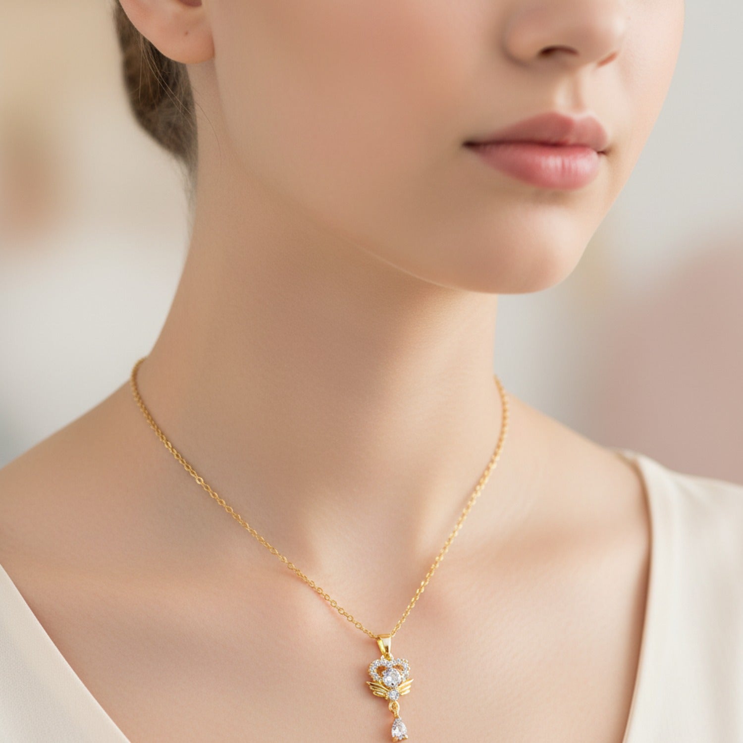 Pearl Shell Pendant Gold Chain Necklace