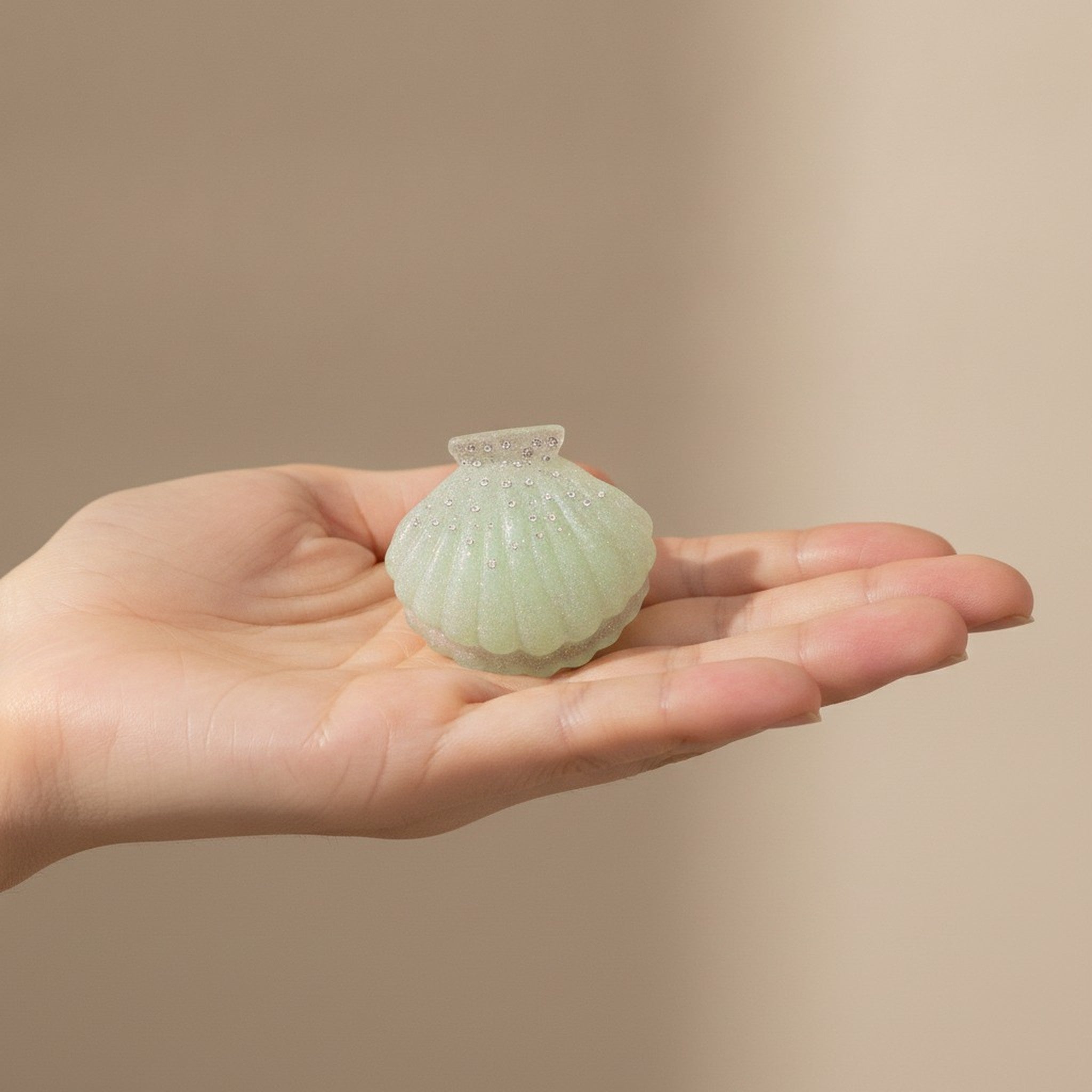Sparkling Seashell Mini Hair Clip – hair accessories (view 5)